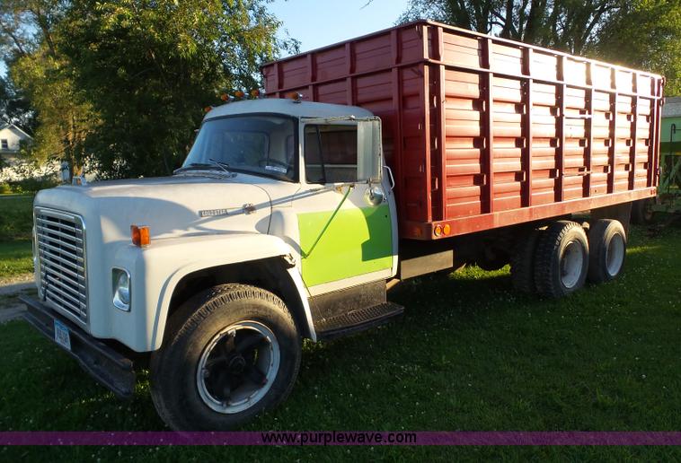 image for item BZ9793 1974 International 1600 grain truck