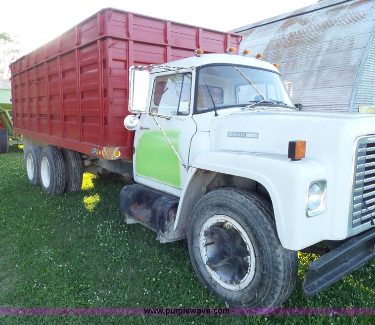 image for item BZ9793 1974 International 1600 grain truck