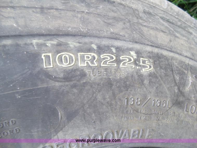 image for item BZ9793 1974 International 1600 grain truck