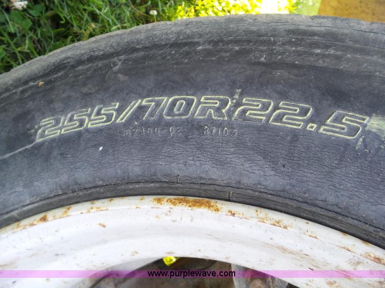 image for item BZ9793 1974 International 1600 grain truck