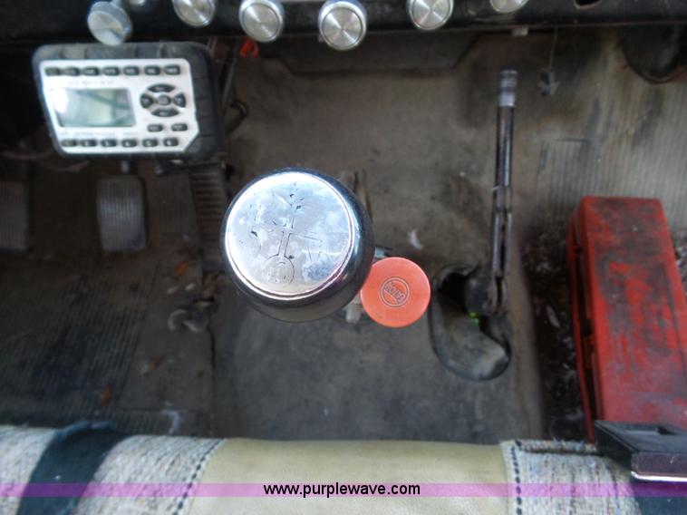 image for item BZ9793 1974 International 1600 grain truck