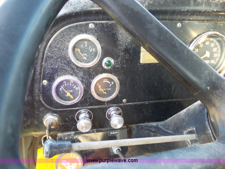 image for item BZ9793 1974 International 1600 grain truck