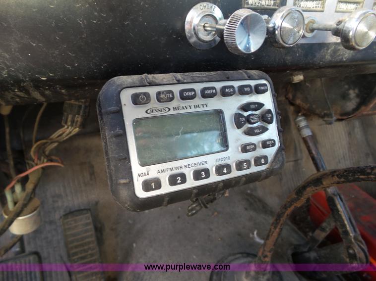 image for item BZ9793 1974 International 1600 grain truck