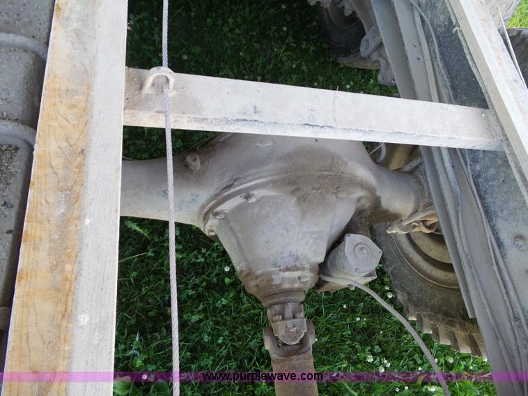 image for item BZ9793 1974 International 1600 grain truck