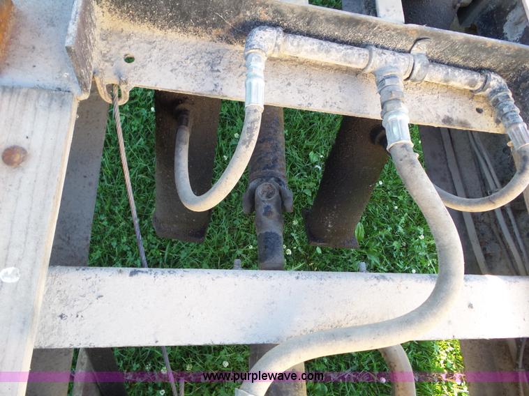 image for item BZ9793 1974 International 1600 grain truck