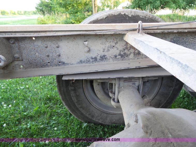 image for item BZ9793 1974 International 1600 grain truck