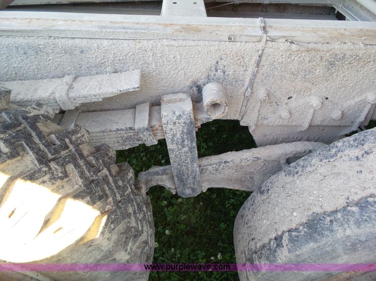 image for item BZ9793 1974 International 1600 grain truck