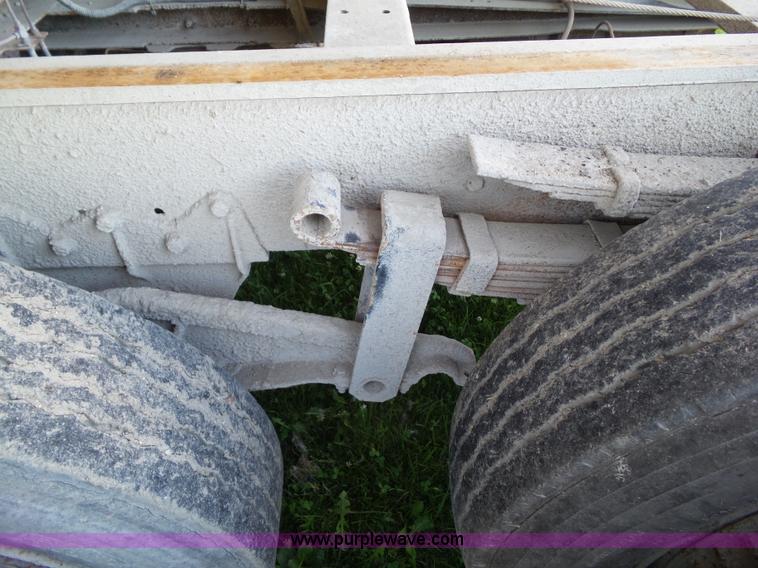 image for item BZ9793 1974 International 1600 grain truck