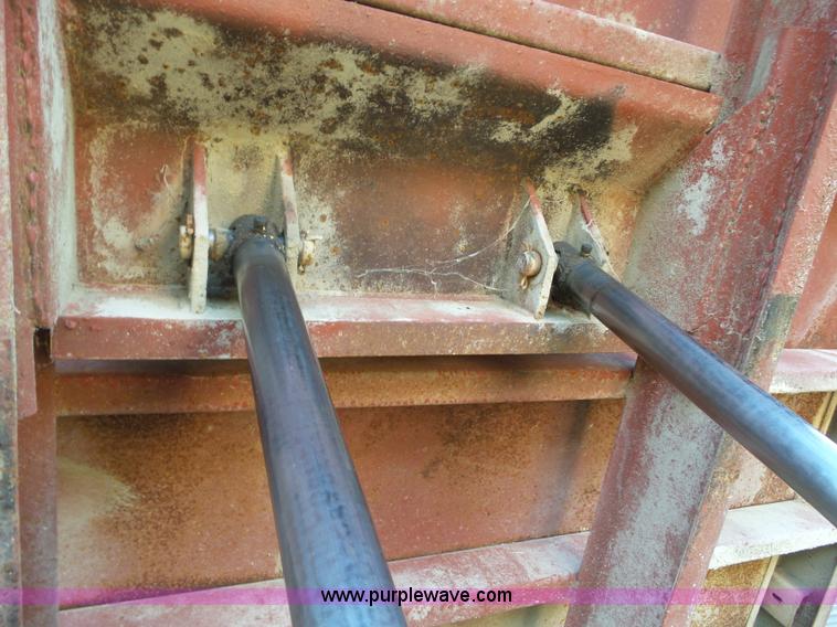 image for item BZ9793 1974 International 1600 grain truck