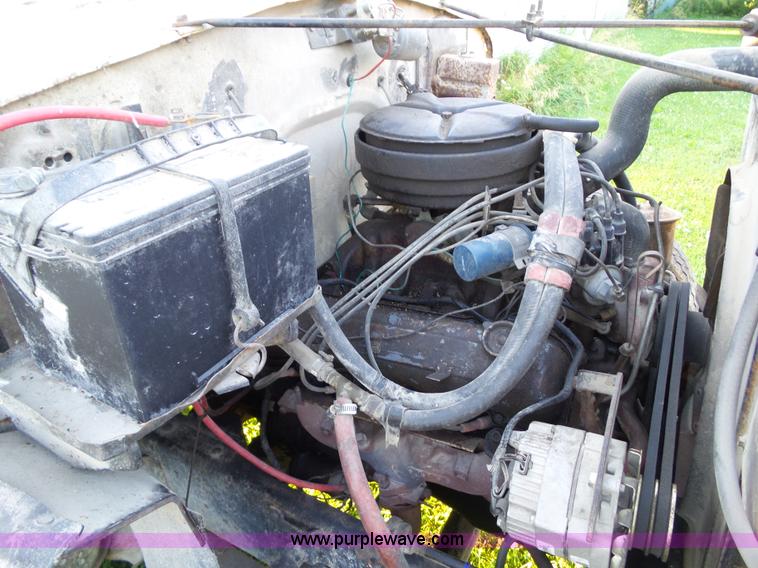 image for item BZ9793 1974 International 1600 grain truck