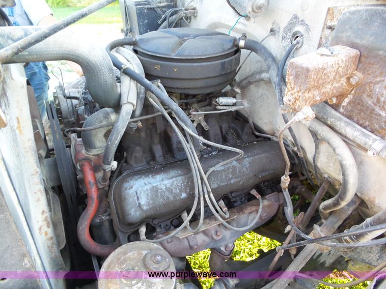 image for item BZ9793 1974 International 1600 grain truck