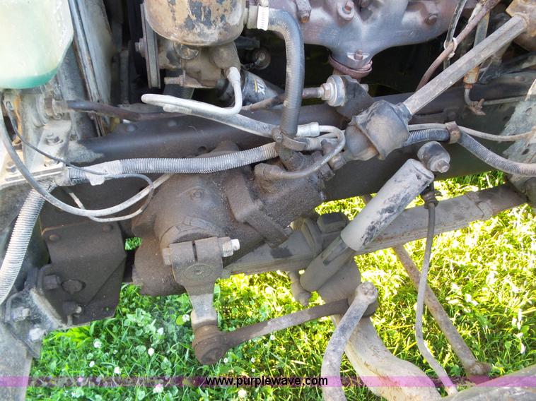 image for item BZ9793 1974 International 1600 grain truck