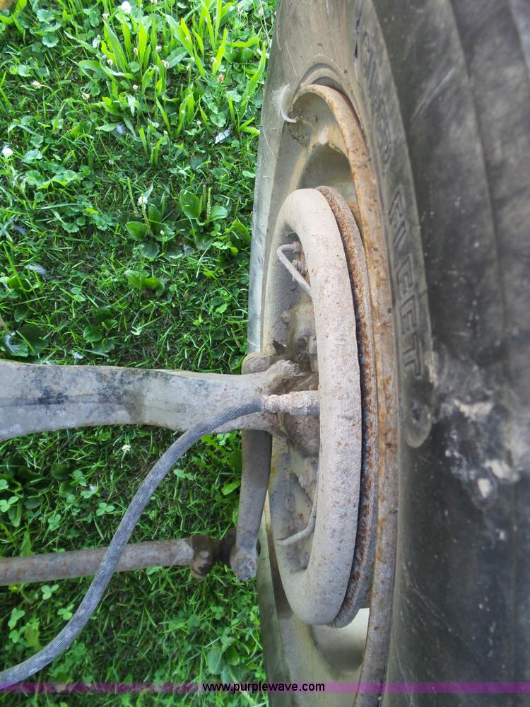 image for item BZ9793 1974 International 1600 grain truck