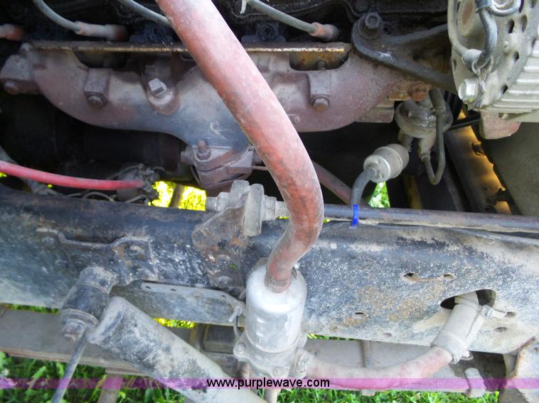 image for item BZ9793 1974 International 1600 grain truck