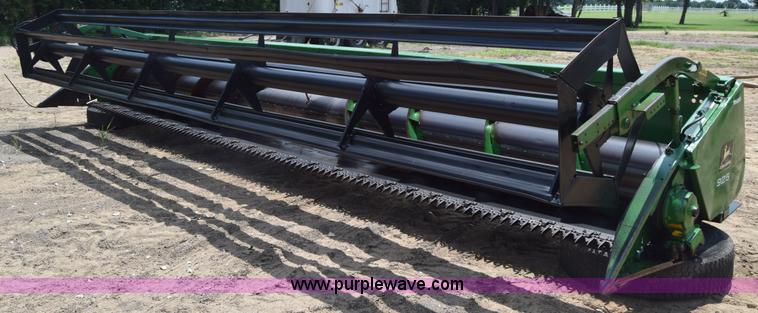 image for item CB9046 1991 John Deere 925 rigid head