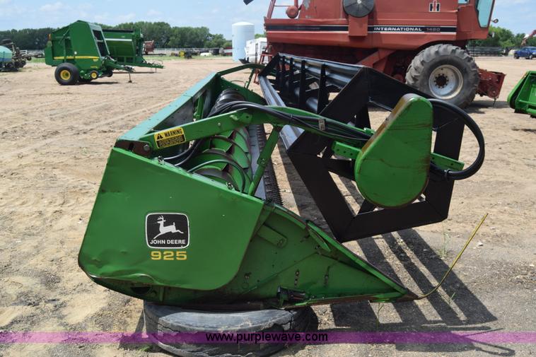 image for item CB9046 1991 John Deere 925 rigid head