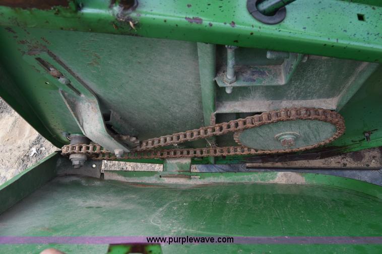 image for item CB9046 1991 John Deere 925 rigid head