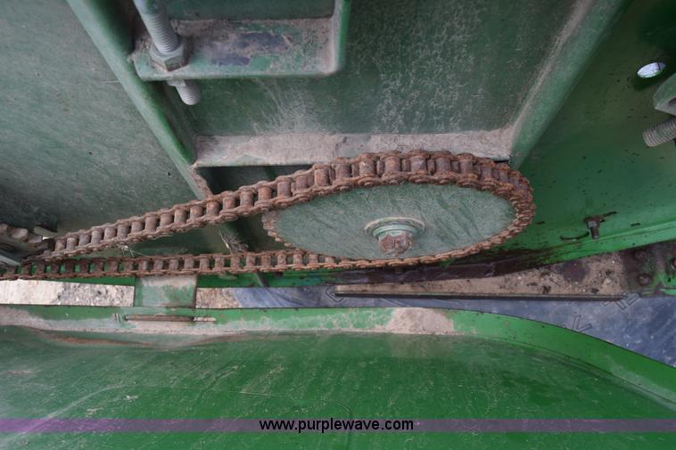 image for item CB9046 1991 John Deere 925 rigid head
