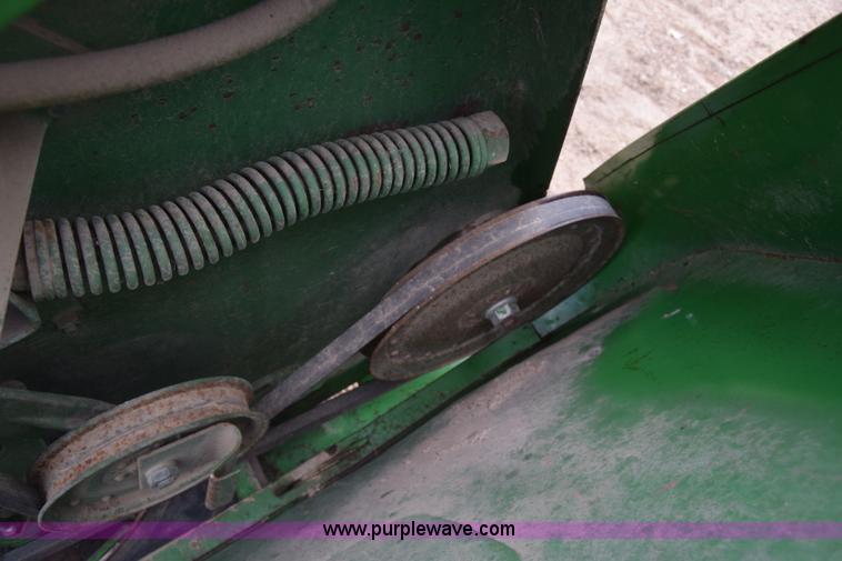 image for item CB9046 1991 John Deere 925 rigid head