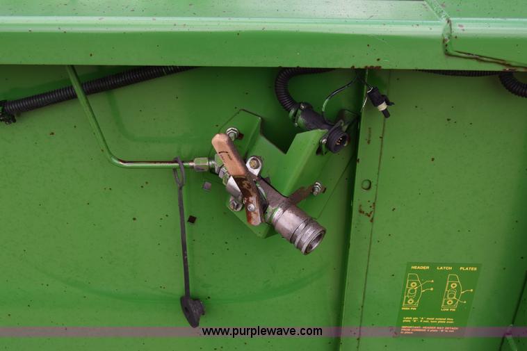 image for item CB9046 1991 John Deere 925 rigid head