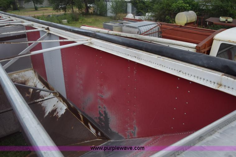 image for item CB9171 1988 Doonan double hopper grain trailer