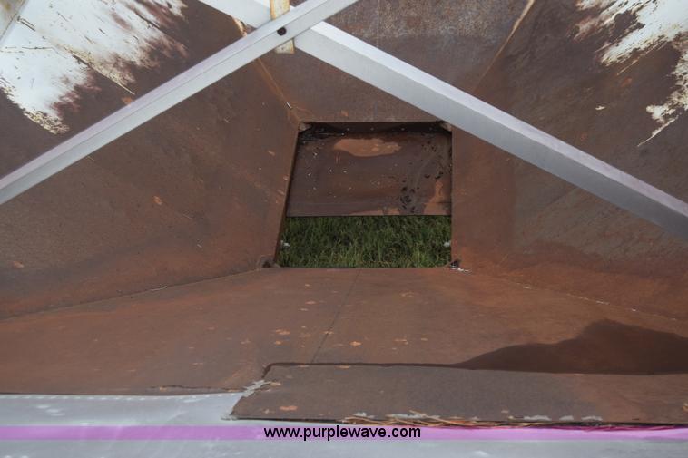 image for item CB9171 1988 Doonan double hopper grain trailer