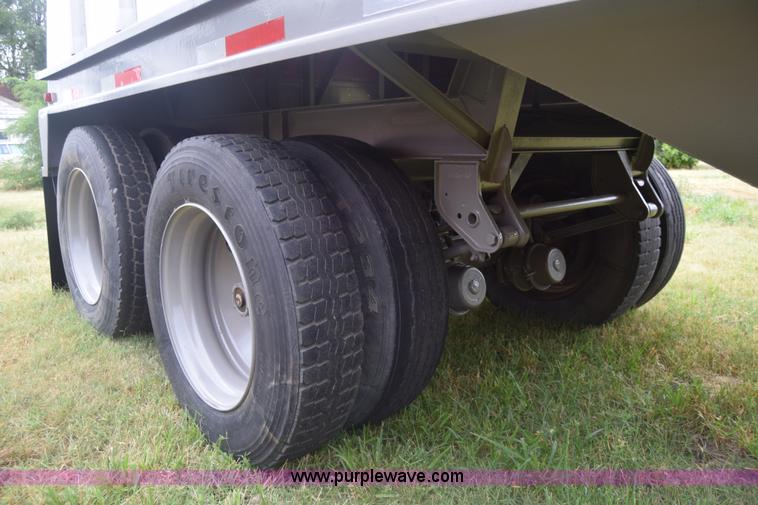 image for item CB9171 1988 Doonan double hopper grain trailer
