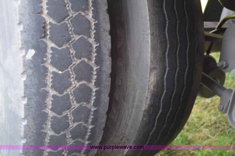 image for item CB9171 1988 Doonan double hopper grain trailer