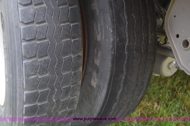 image for item CB9171 1988 Doonan double hopper grain trailer