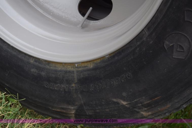 image for item CB9171 1988 Doonan double hopper grain trailer