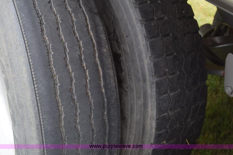 image for item CB9171 1988 Doonan double hopper grain trailer