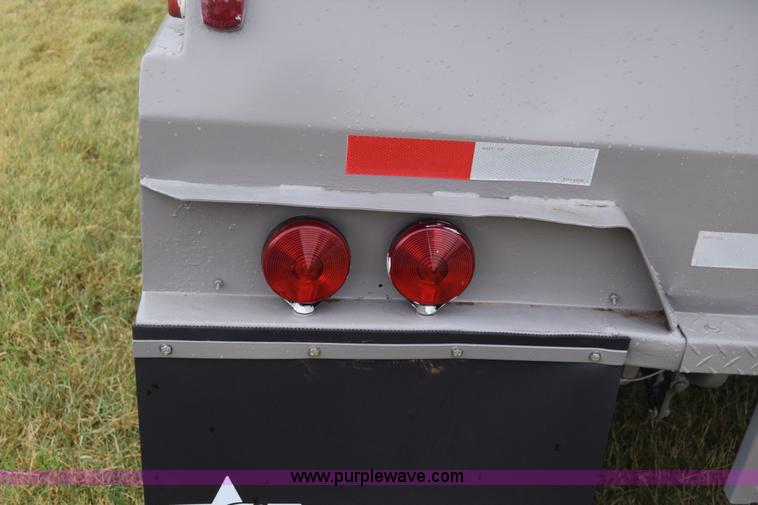 image for item CB9171 1988 Doonan double hopper grain trailer