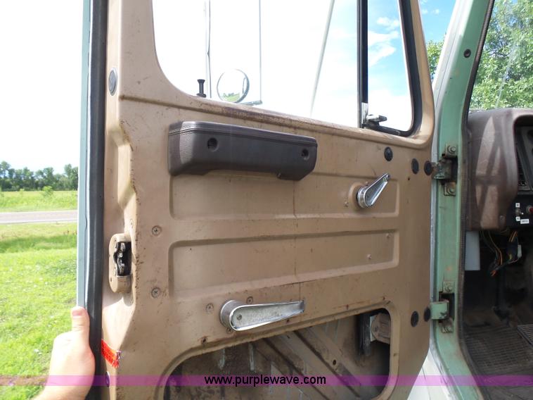 image for item F1601 1986 International S1800 flatbed truck