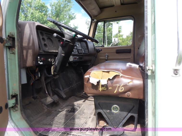 image for item F1601 1986 International S1800 flatbed truck