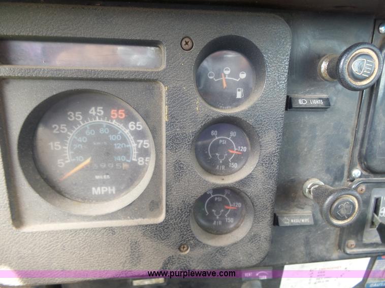 image for item F1601 1986 International S1800 flatbed truck