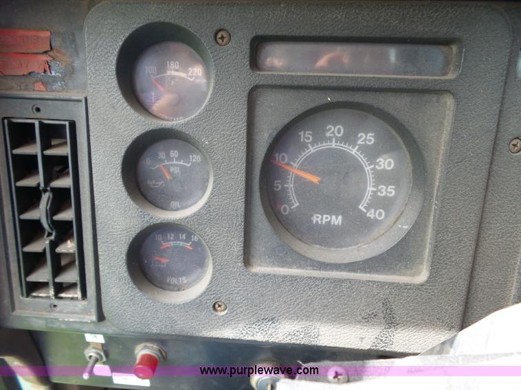 image for item F1601 1986 International S1800 flatbed truck