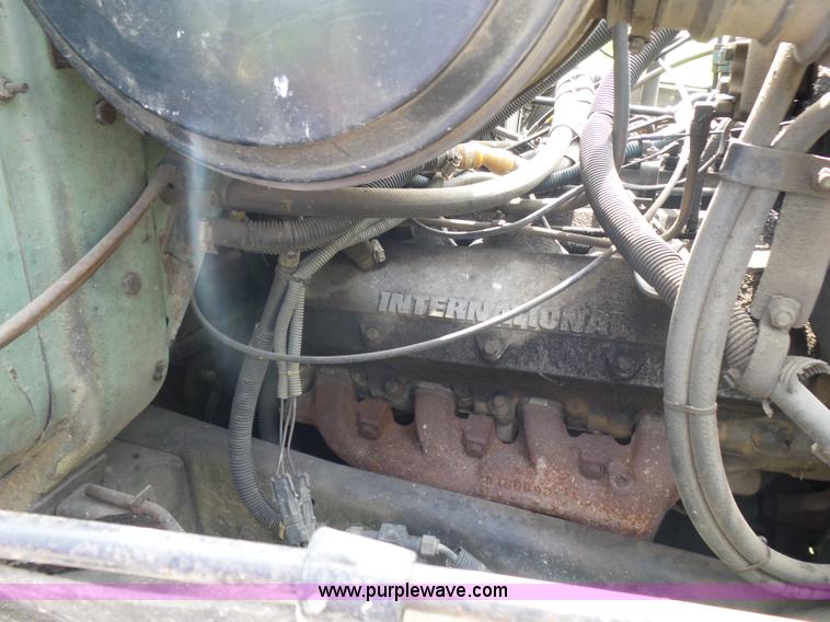 image for item F1601 1986 International S1800 flatbed truck