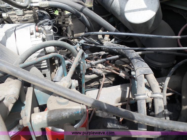 image for item F1601 1986 International S1800 flatbed truck