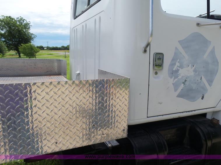 image for item F1601 1986 International S1800 flatbed truck