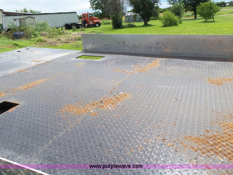 image for item F1601 1986 International S1800 flatbed truck