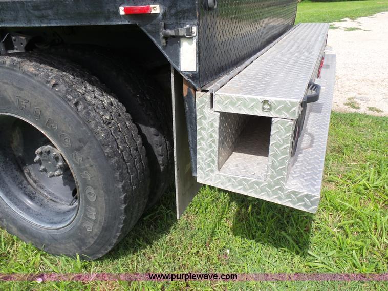 image for item F1601 1986 International S1800 flatbed truck