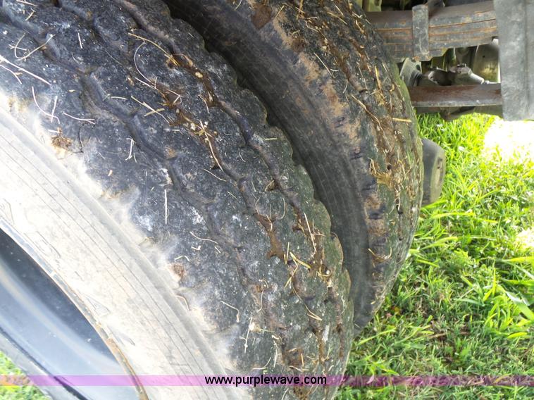 image for item F1601 1986 International S1800 flatbed truck