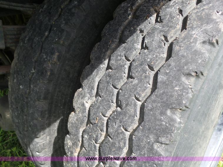 image for item F1601 1986 International S1800 flatbed truck