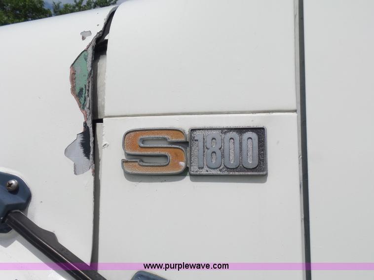 image for item F1601 1986 International S1800 flatbed truck