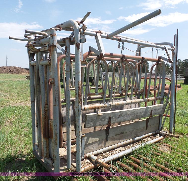 image for item J4839 Filson livestock squeeze chute