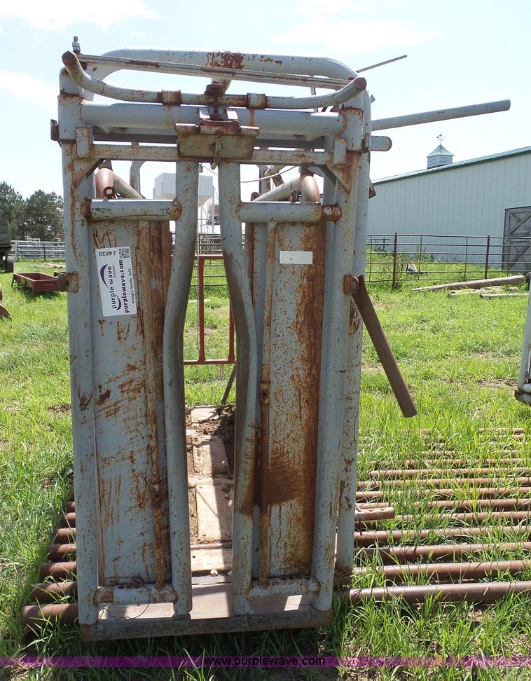 image for item J4839 Filson livestock squeeze chute