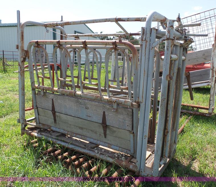 image for item J4839 Filson livestock squeeze chute