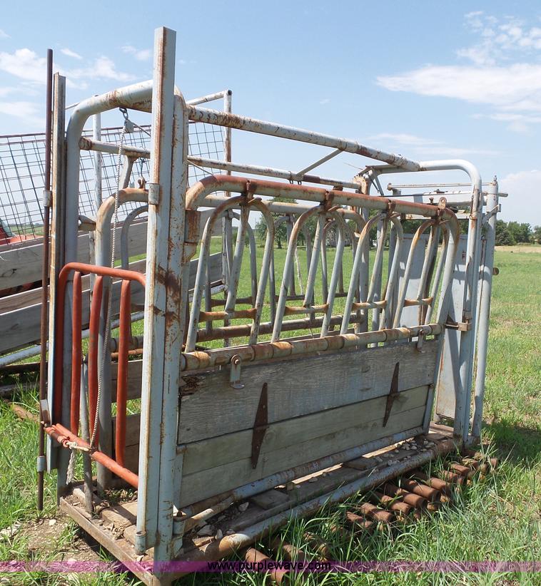 image for item J4839 Filson livestock squeeze chute