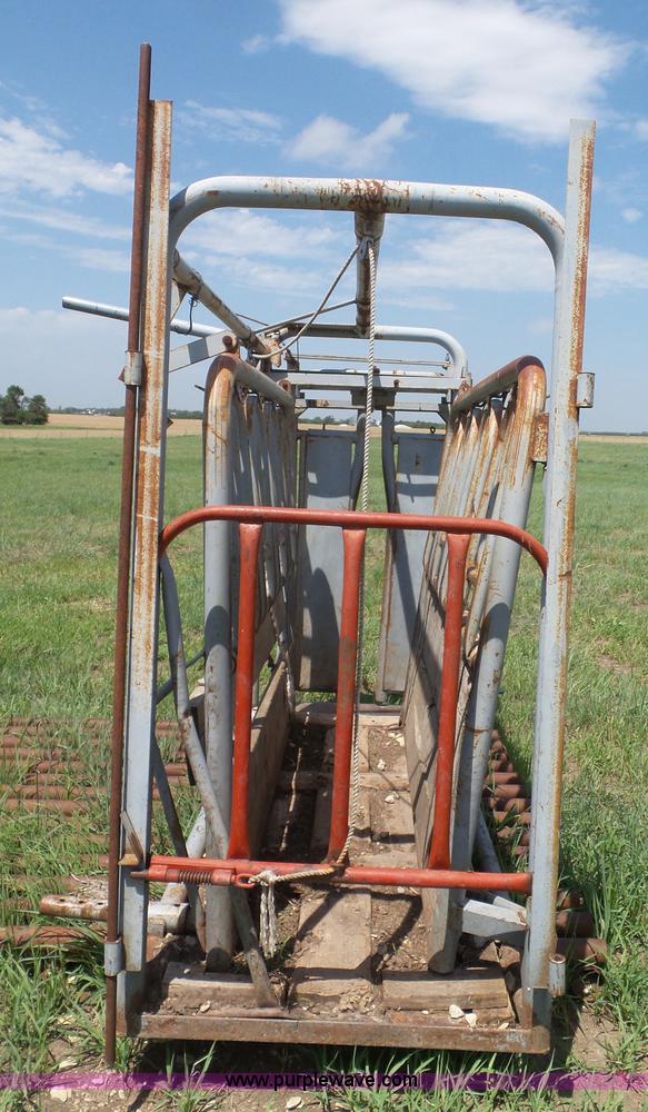 image for item J4839 Filson livestock squeeze chute