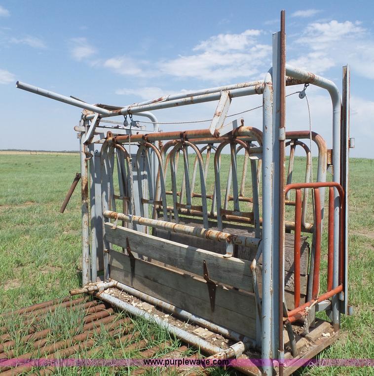 image for item J4839 Filson livestock squeeze chute